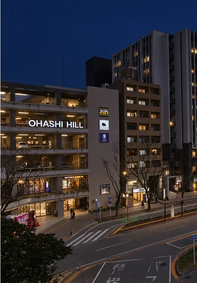 夜の西鉄大橋駅前とOHASHI HILLの街並み