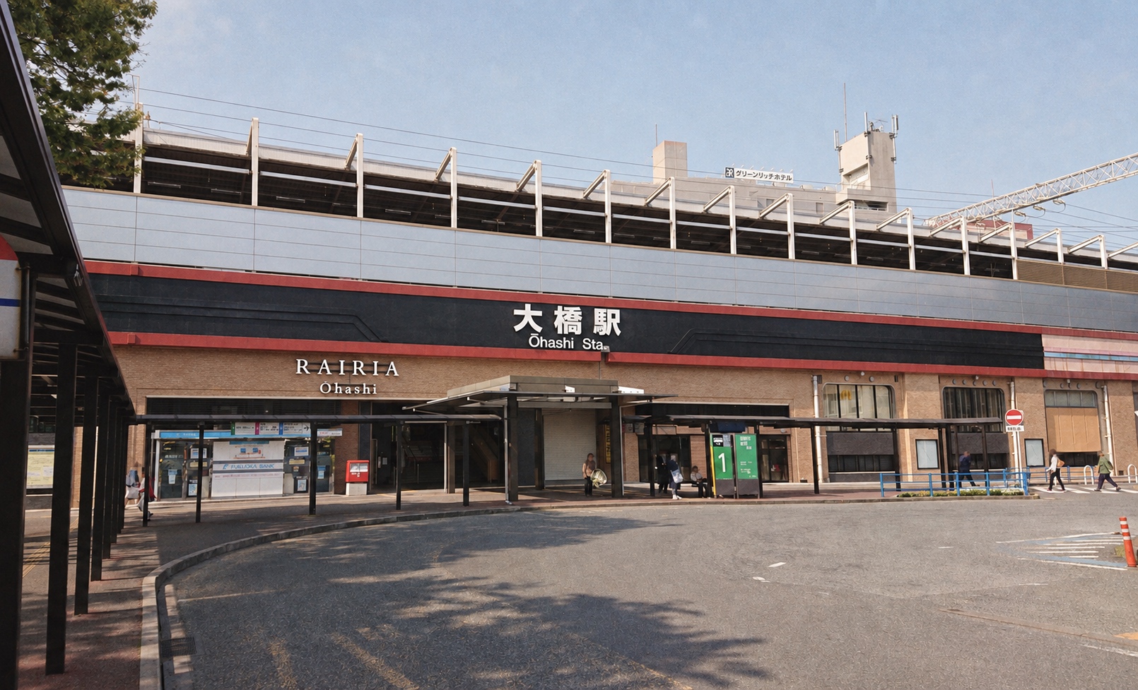 西鉄大橋駅の駅舎と駅前ロータリー