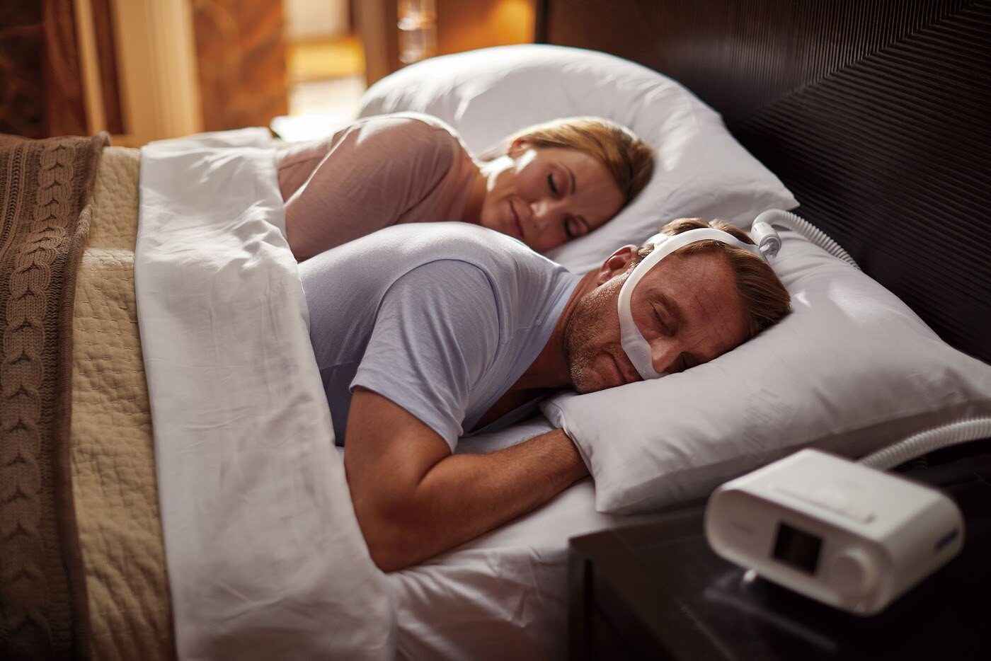 CPAP(持続陽圧呼吸)装置の使用イメージ
